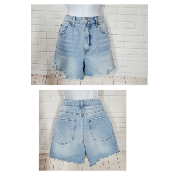 No Boundaries Light Wash Distressed Cut Off Shorts - Picture 1 of 10